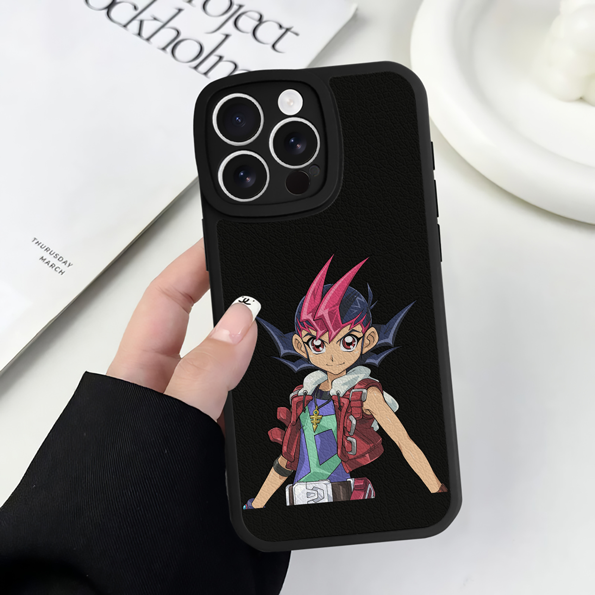 遊☆戯☆王 Yu-Gi-Oh! 【iPhone 16シリーズ対応】シリコンスマホケース（レザー調） 材質：シリコン